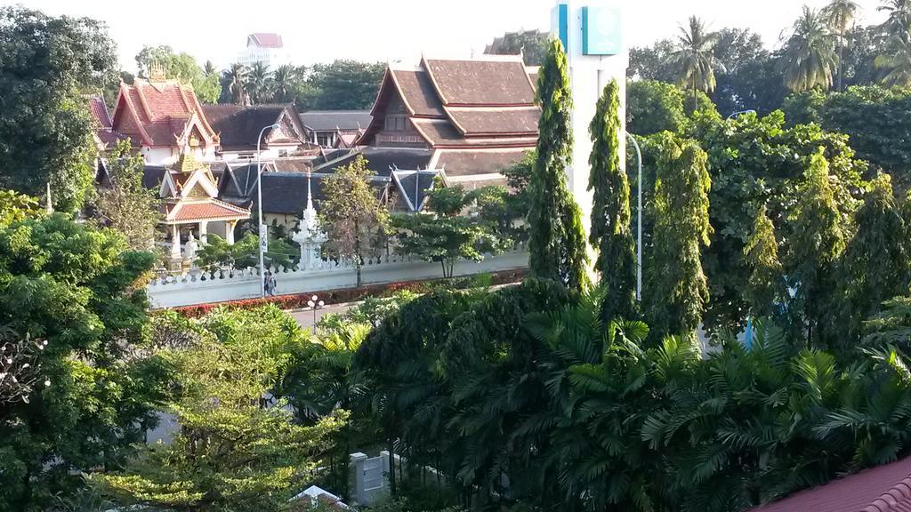 Av Hotel Vientiane Luaran gambar