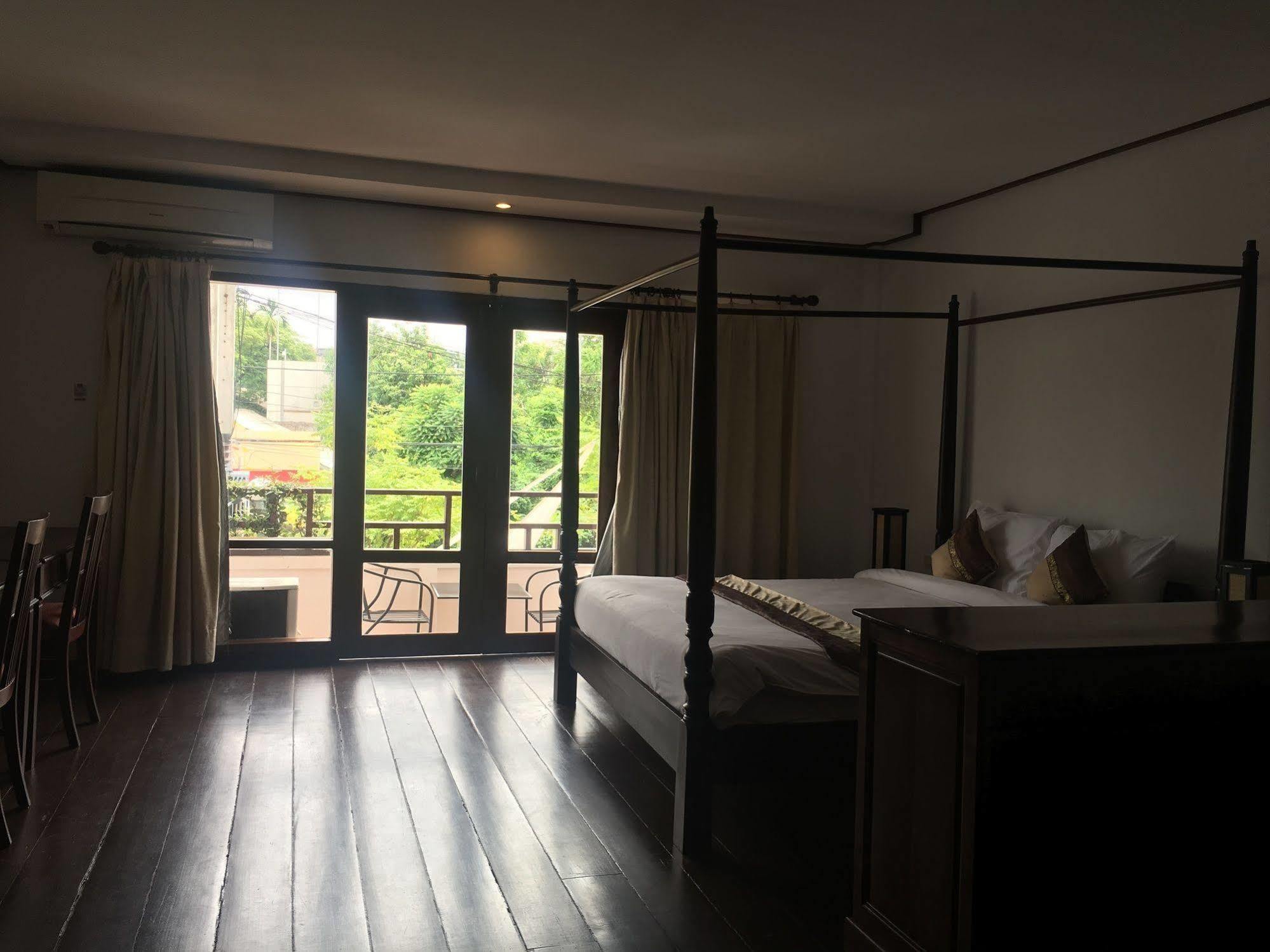 Av Hotel Vientiane Luaran gambar